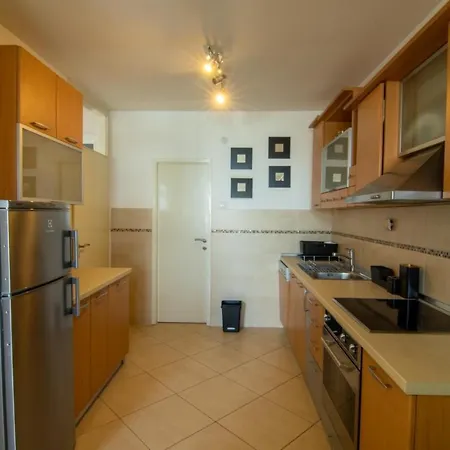 Paradise Square Apartman *